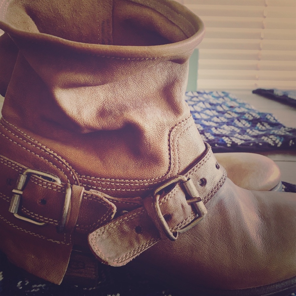 UGG Collection Aria Chestnut Luxe Boots 6.5